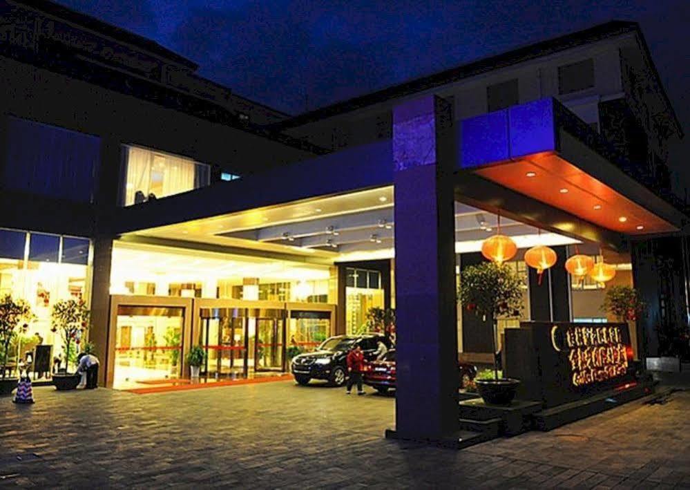 Golden Dragonball Hotel Ґуйлінь Екстер'єр фото