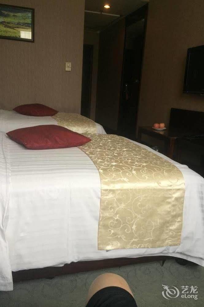 Golden Dragonball Hotel Ґуйлінь Екстер'єр фото