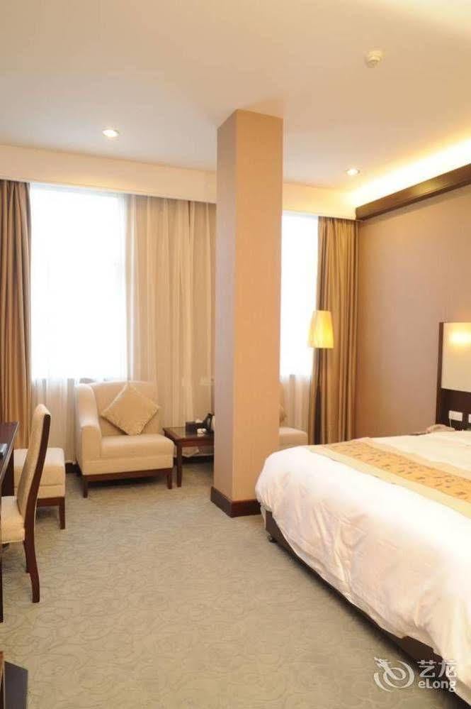 Golden Dragonball Hotel Ґуйлінь Екстер'єр фото
