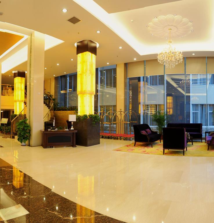 Golden Dragonball Hotel Ґуйлінь Екстер'єр фото